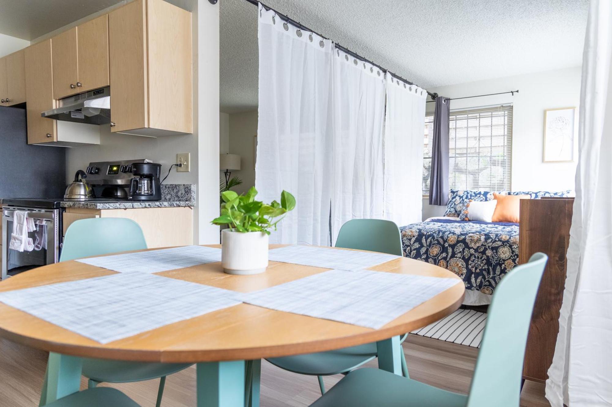 King Bed + Studio! Free Parking, Patio, Wfh Space! سياتل المظهر الخارجي الصورة